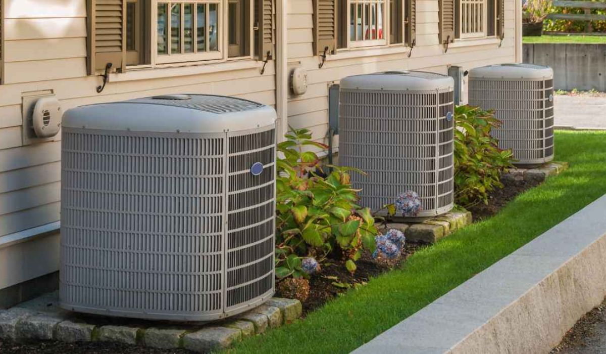 Image of an Elkhorn HVAC technician